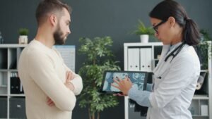 Read more about the article Back Pain, Leg Weakness, and Numbness: When to See a Spine Specialist